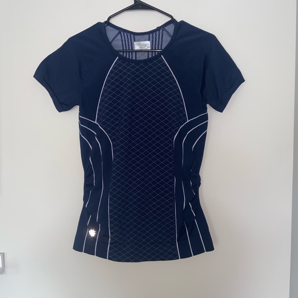 Athleta Finish Fast Line Tee Top Navy Blue 
Size Medium - Picture 2 of 11